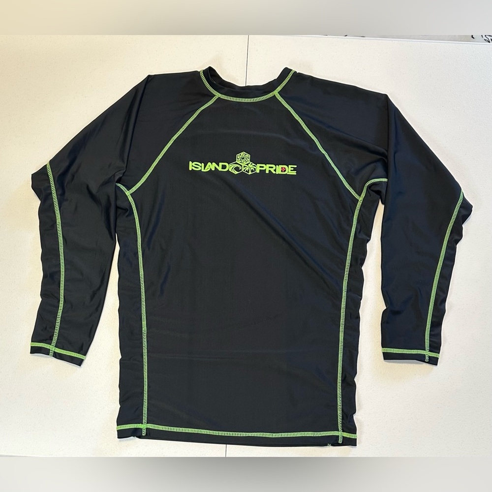 Island‎ Pride Rash Guard Men’s Size Medium Long Sleeve Black And Green Logo